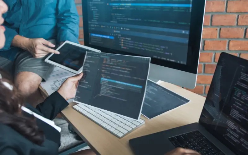 Beyond Off-the-Shelf: Why Custom Software is a Game-Changer for Chicago Businesses